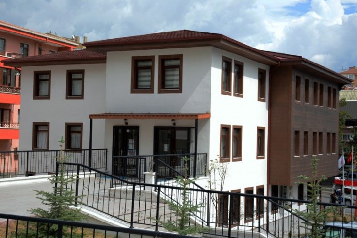 BADEMLİK MAHALLE KONAĞI